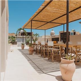 3 bedroom villa with heated pool in Noto, sleeps 6